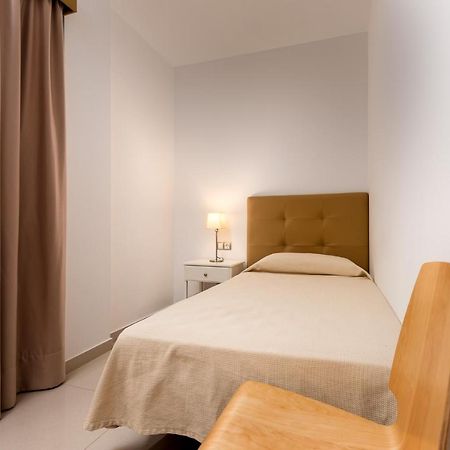 Apartamentos Las Palmeras 莫甘海滩 外观 照片