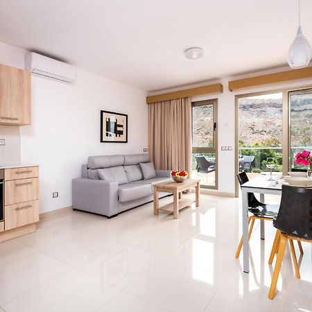 Apartamentos Las Palmeras 莫甘海滩 外观 照片