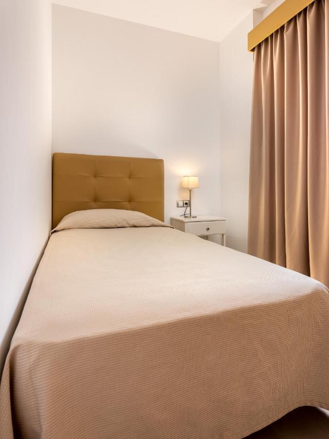 Apartamentos Las Palmeras 莫甘海滩 外观 照片