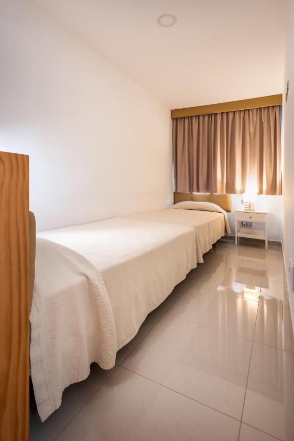 Apartamentos Las Palmeras 莫甘海滩 外观 照片
