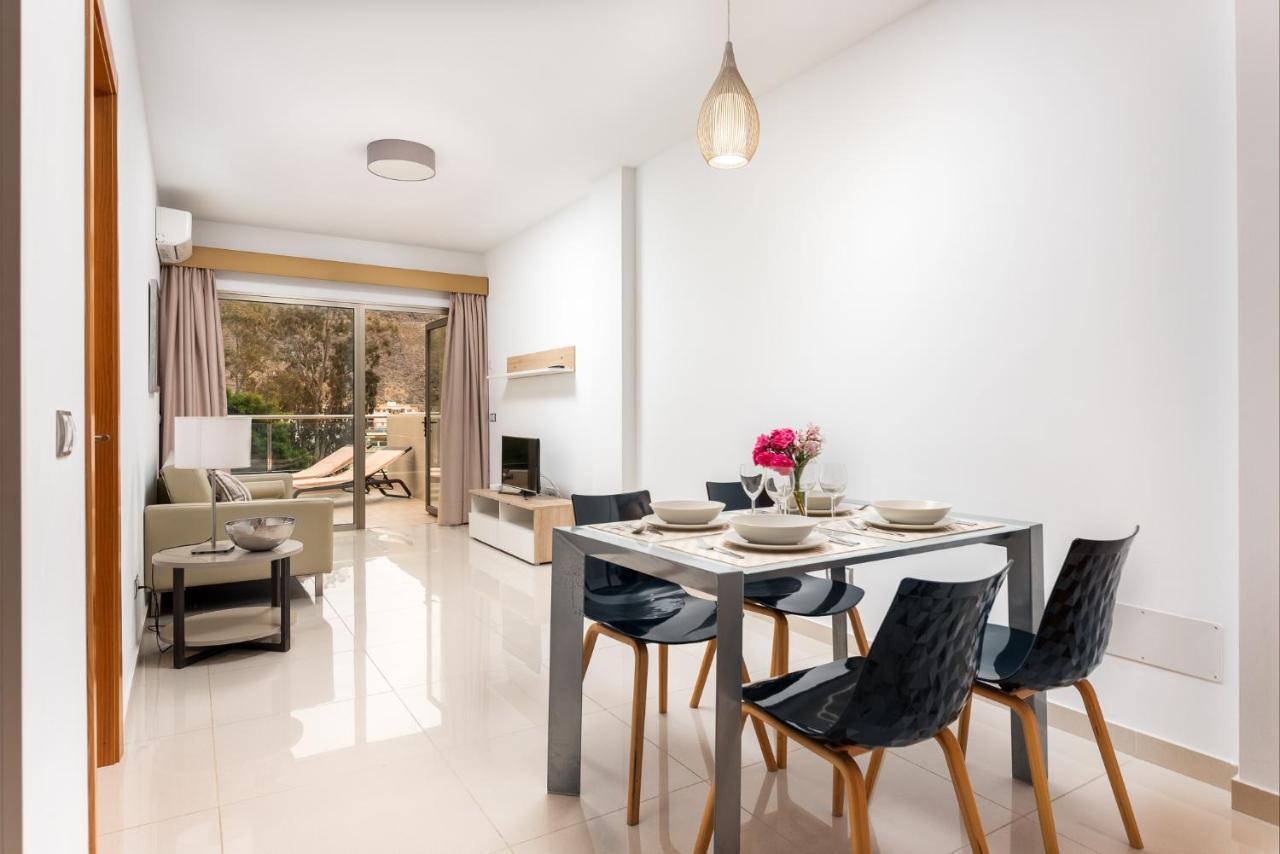 Apartamentos Las Palmeras 莫甘海滩 外观 照片