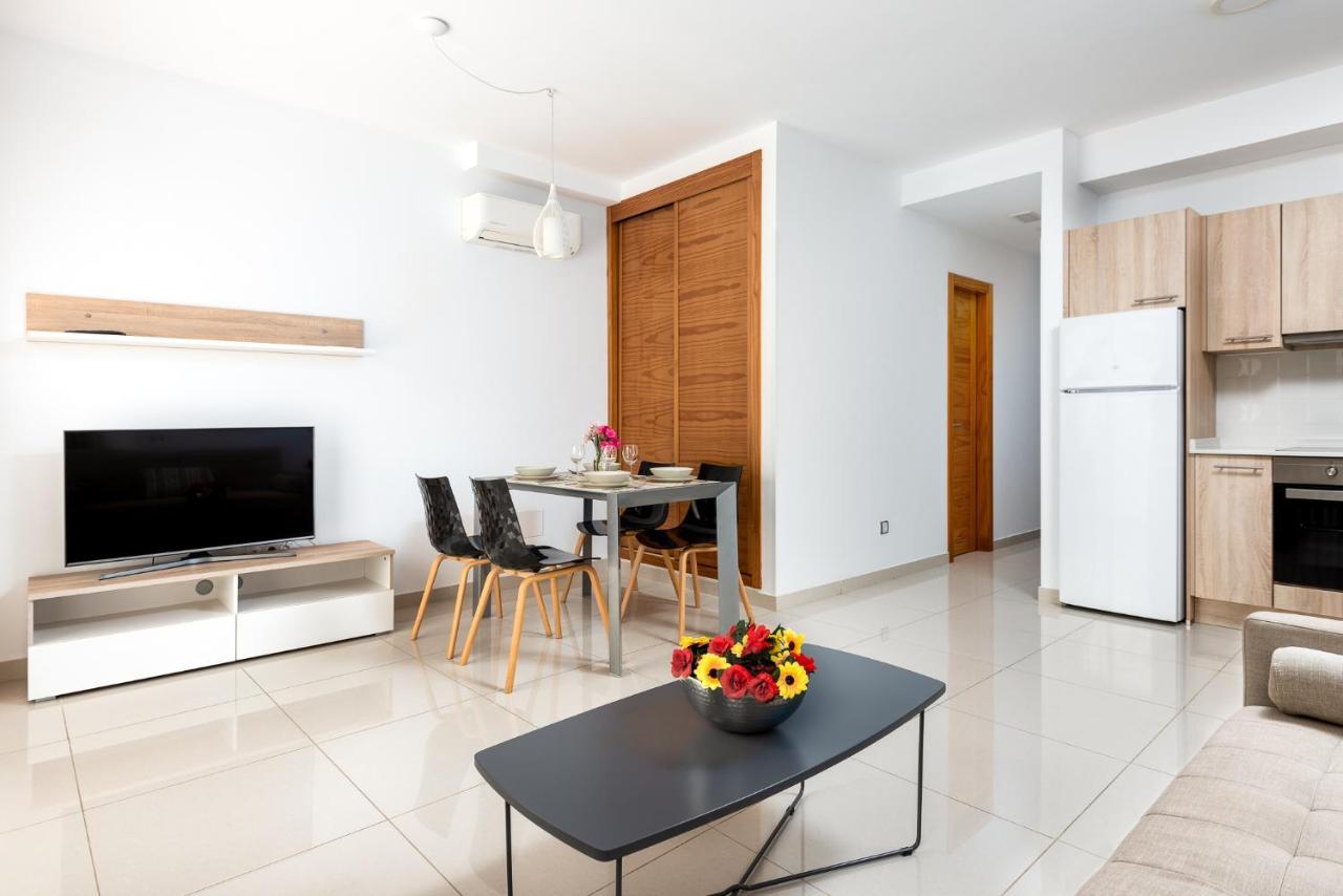 Apartamentos Las Palmeras 莫甘海滩 外观 照片